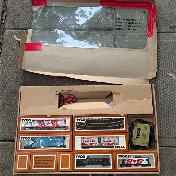 Vintage Tyco HO Scale Electric Train set. Pre-loved. - Picture 2 of 6